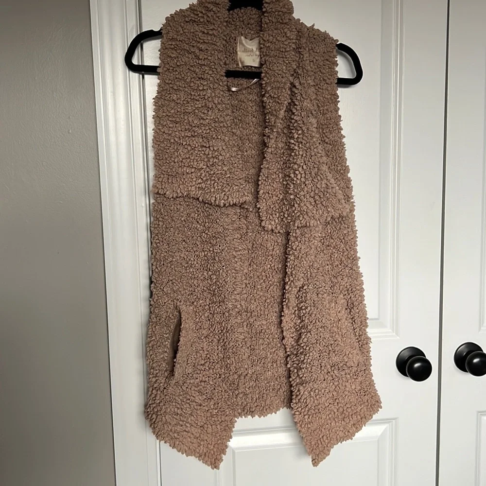 Altard State Size Small Sherpa Vest - Picture 1 of 4
